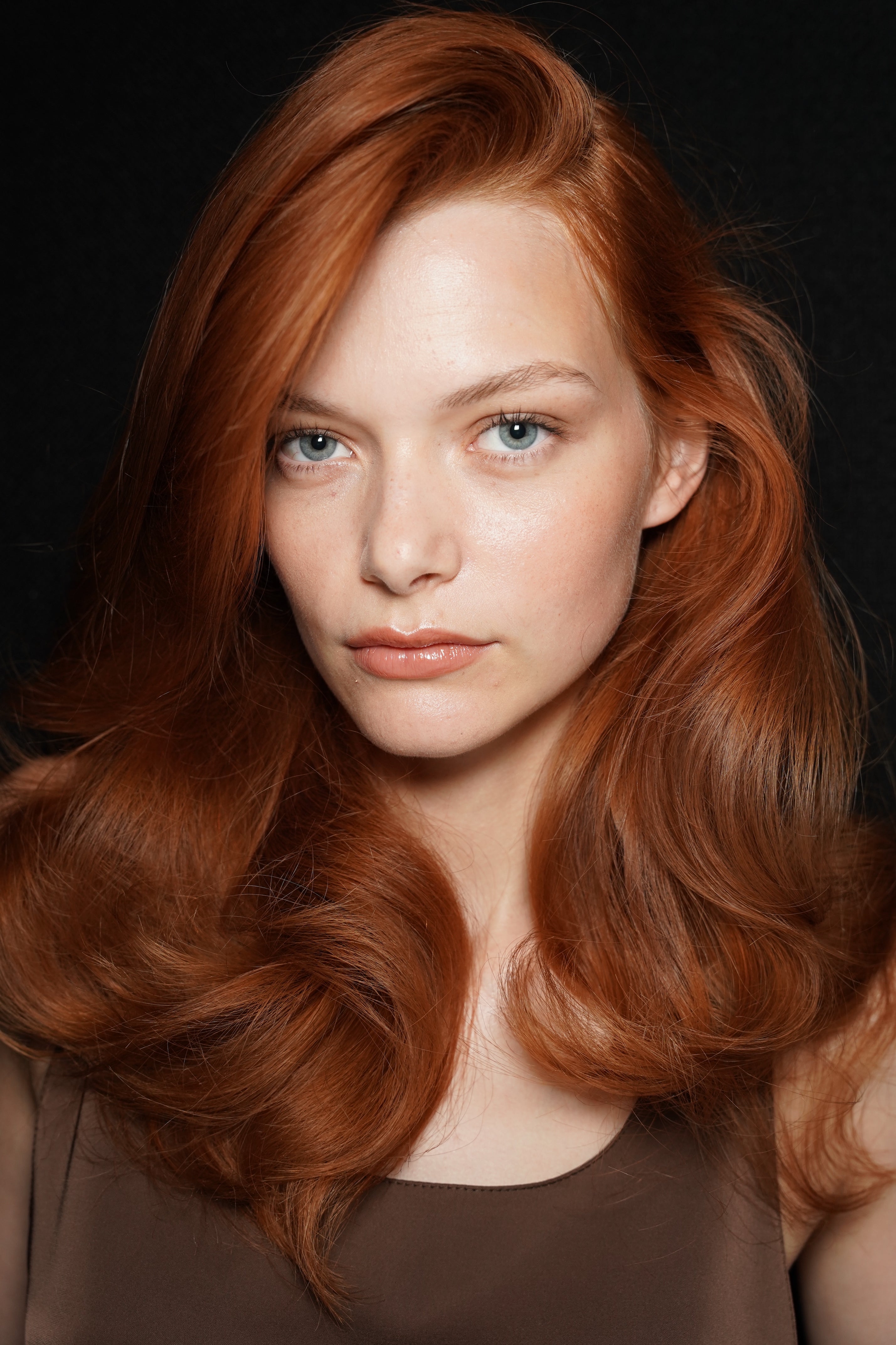 BOMBSHELL BLOWOUT: THE ULTIMATE HAIR HACK FOR 2025